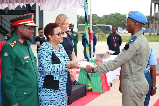 WAZIRI AKABIDHI LESENI MARUBANI